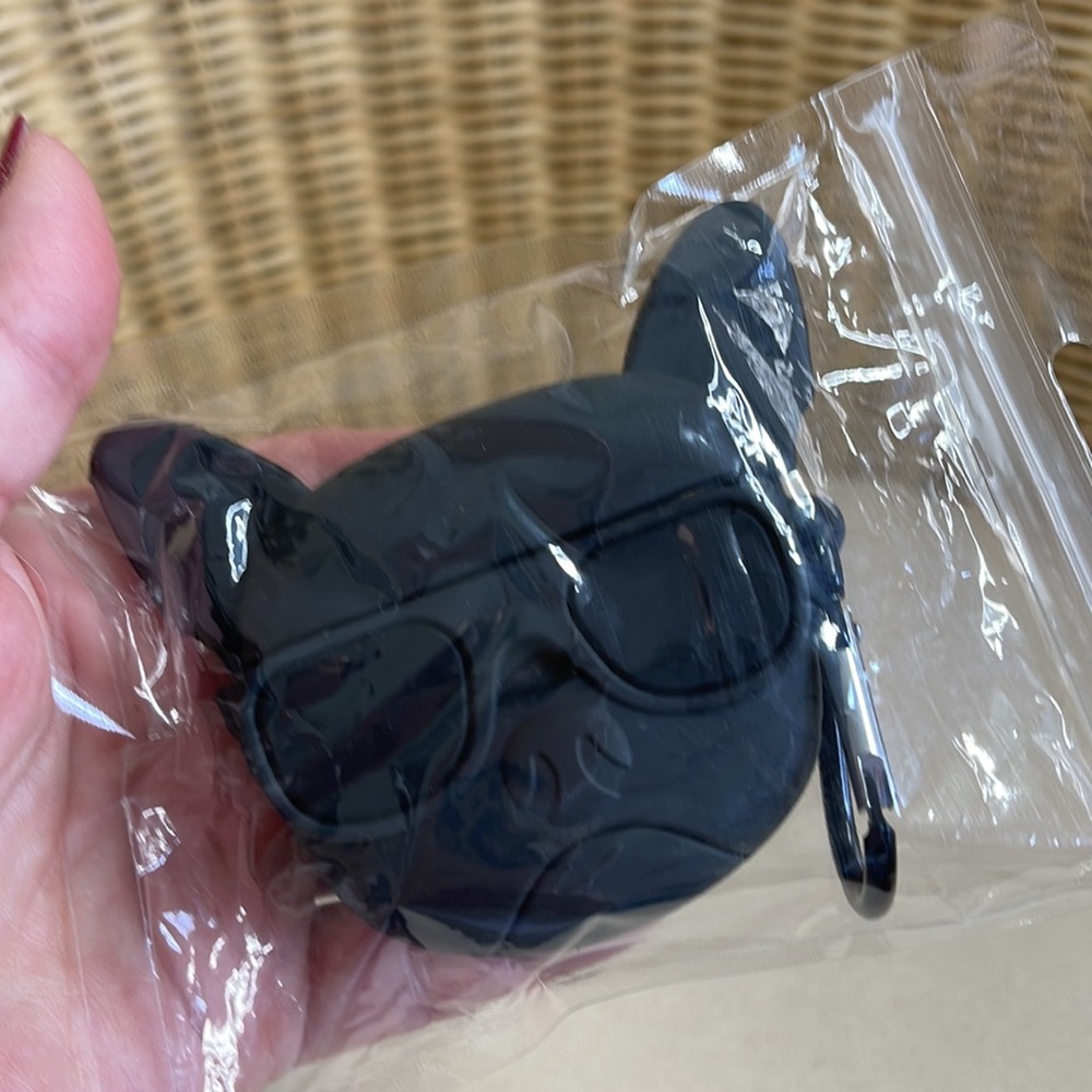 NIP ChillNChic Apple Air Pod Pro Silicon Carry Case Black French Bulldog - Picture 2 of 3